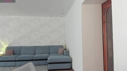 mili-kira online show from 04/21/26, 05:14