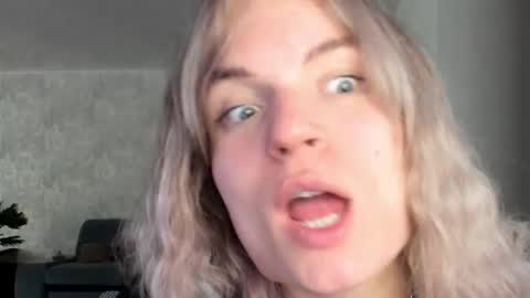 mili-kira online show from 04/24/26, 02:19