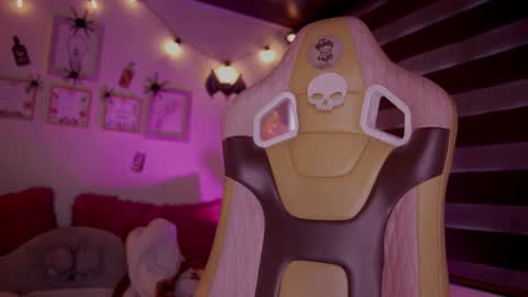 Snapshot of milly_kenner chatting on 10/25/25, 04:13 MILLY online show from 10/25/25, 04:13