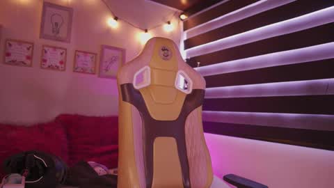 Snapshot of milly_kenner chatting on 12/01/25, 06:24 MILLY online show from 12/01/25, 06:24