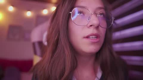 Snapshot of milly_kenner chatting on 12/14/25, 03:06 MILLY online show from 12/14/25, 03:06