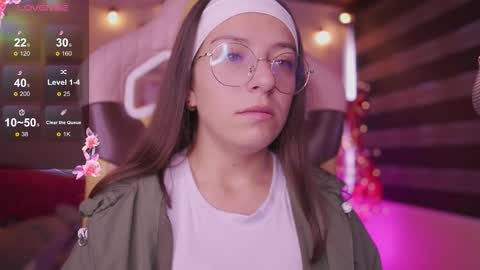 Snapshot of milly_kenner chatting on 12/19/25, 07:43 MILLY online show from 12/19/25, 07:43