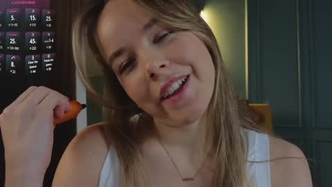 Snapshot of milly_shy chatting on 12/06/24, 07:32 Milly online show from 12/06/24, 07:32