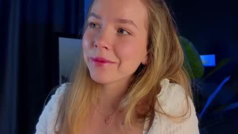 Snapshot of milly_shy chatting on 03/04/25, 06:58 Milly online show from 03/04/25, 06:58