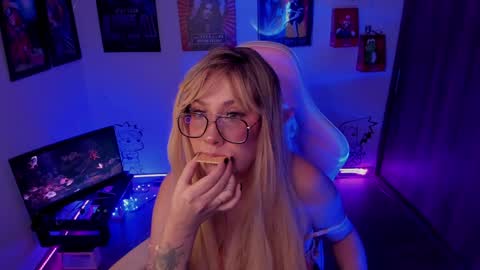 Monkey D Maddie online show from 12/03/24, 11:35