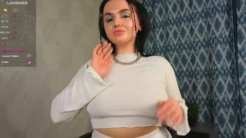 Nika online show from 12/17/25, 03:18