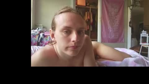 Snapshot of millycums chatting on 11/17/25, 06:19 millycums online show from 11/17/25, 06:19