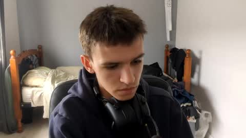 Snapshot of miloray_ chatting on 05/15/26, 10:44 Denis online show from 05/15/26, 10:44