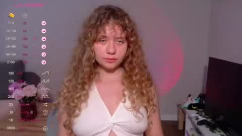 Snapshot of milounee chatting on 06/12/26, 02:16 milounee online show from 06/12/26, 02:16