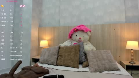 Snapshot of milu_gomez chatting on 12/15/24, 10:26 Milu Gomez online show from 12/15/24, 10:26