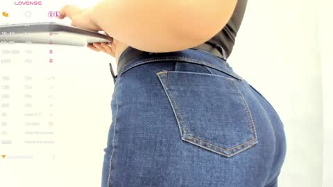 Snapshot of milu_gomez chatting on 01/15/25, 07:23 Milu Gomez online show from 01/15/25, 07:23