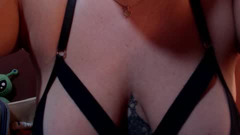 Milu Wallace  online show from 03/01/26, 01:07