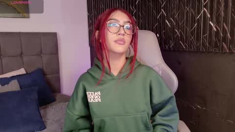 miluv19 online show from 10/02/25, 10:17