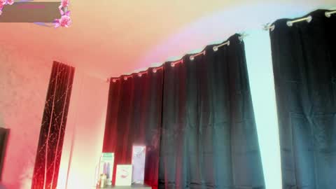 Snapshot of milyferrer chatting on 06/05/26, 02:18 Mily online show from 06/05/26, 02:18