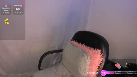 Snapshot of milysauria_ chatting on 01/18/25, 08:52 Mily online show from 01/18/25, 08:52