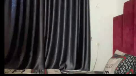 mimi online show from 09/11/25, 11:54