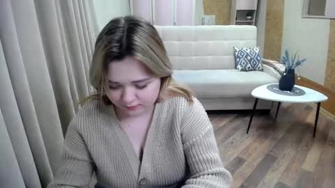 mimimishel_69 online show from 02/13/25, 06:48