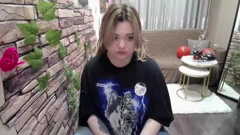 mimimishel_69 online show from 02/14/25, 08:21