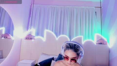 Minji online show from 02/03/25, 12:03