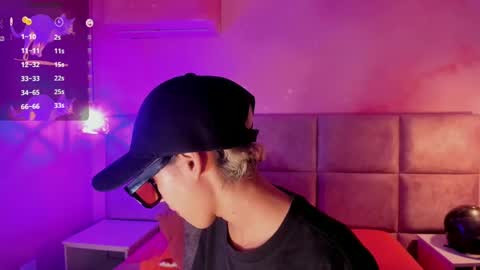 Minji online show from 02/10/25, 06:24