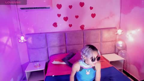 Minji online show from 03/05/25, 11:38