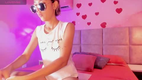 Minji online show from 03/12/25, 11:42