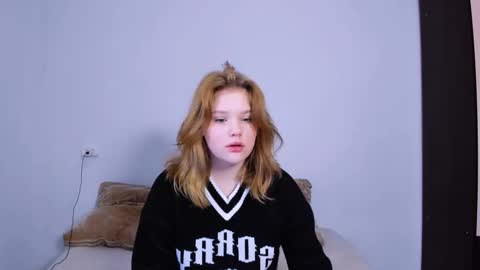 hi Im Mina  online show from 10/15/25, 10:21