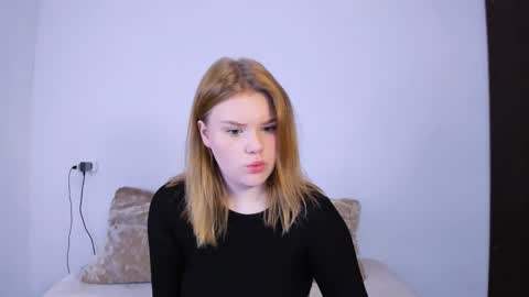 hi Im Mina  online show from 10/23/25, 10:41