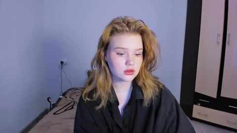 hi Im Mina  online show from 11/21/25, 09:19