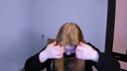 hi Im Mina  online show from 11/27/25, 01:51