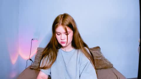 Snapshot of mina27372 chatting on 01/17/26, 03:44 hi Im Mina online show from 01/17/26, 03:44