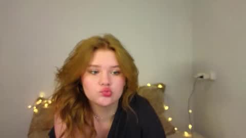 Snapshot of mina27372 chatting on 02/07/26, 03:27 hi Im Mina online show from 02/07/26, 03:27