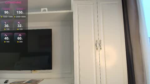 Snapshot of mina_moons chatting on 11/16/25, 01:22 Mina online show from 11/16/25, 01:22