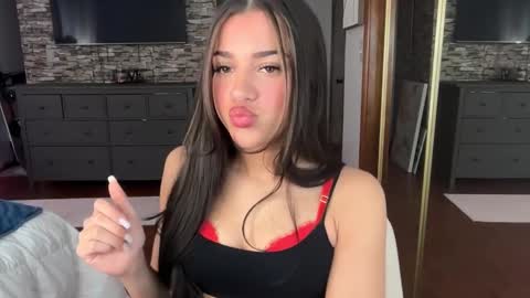 Mina online show from 02/05/26, 01:27