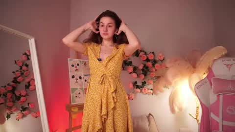 Frances  Next streams Thu Fri Sat 8am -  4pm GMT3 online show from 04/23/26, 06:03