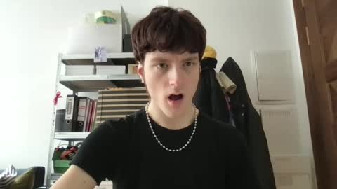 Snapshot of mindly chatting on 03/03/25, 12:05 Mindly online show from 03/03/25, 12:05