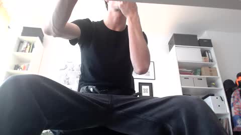 Snapshot of mindly chatting on 10/16/25, 11:55 Mindly online show from 10/16/25, 11:55