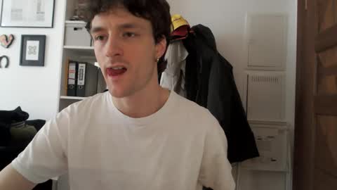 Snapshot of mindly chatting on 12/15/25, 12:42 Mindly online show from 12/15/25, 12:42