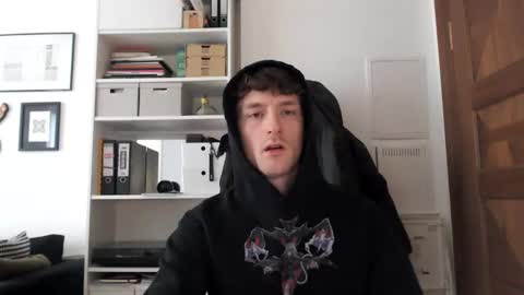 Snapshot of mindly chatting on 12/16/25, 11:04 Mindly online show from 12/16/25, 11:04