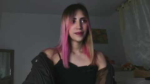 Snapshot of minefoxy2 chatting on 03/07/25, 10:56 Amber online show from 03/07/25, 10:56