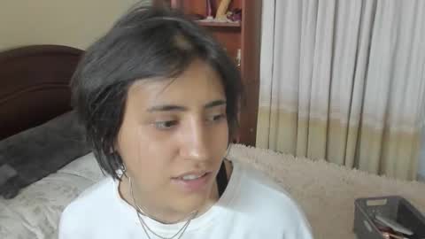 Snapshot of minefoxy2 chatting on 01/13/26, 01:44 Amber online show from 01/13/26, 01:44