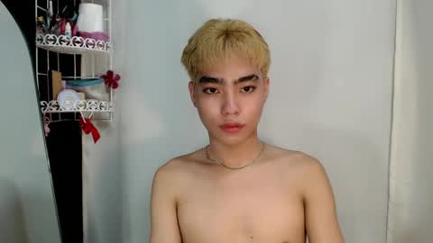 mingkla_man online show from 04/18/26, 08:18