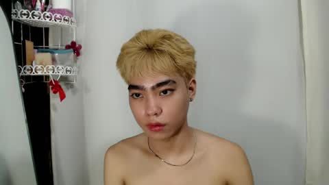 mingkla_man online show from 04/24/26, 12:18