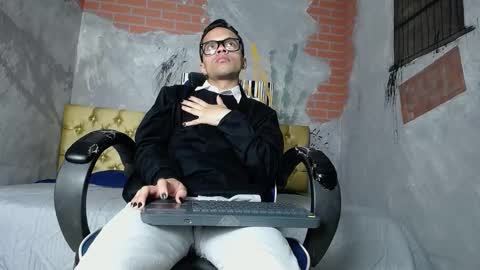 Minho Reyes online show from 11/28/25, 01:03