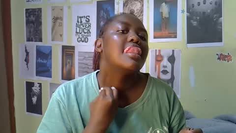 mini_karee online show from 03/21/26, 10:20