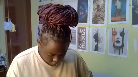 mini_karee online show from 03/28/26, 10:04