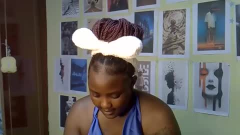 mini_karee online show from 04/05/26, 09:17