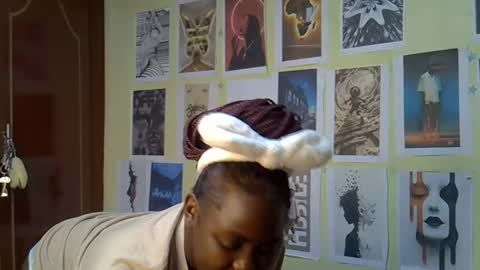 mini_karee online show from 04/05/26, 10:40