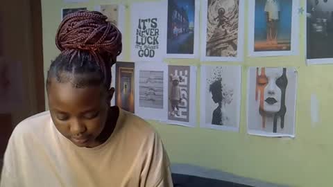 mini_karee online show from 04/06/26, 10:38