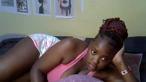 mini_karee online show from 04/14/26, 07:47